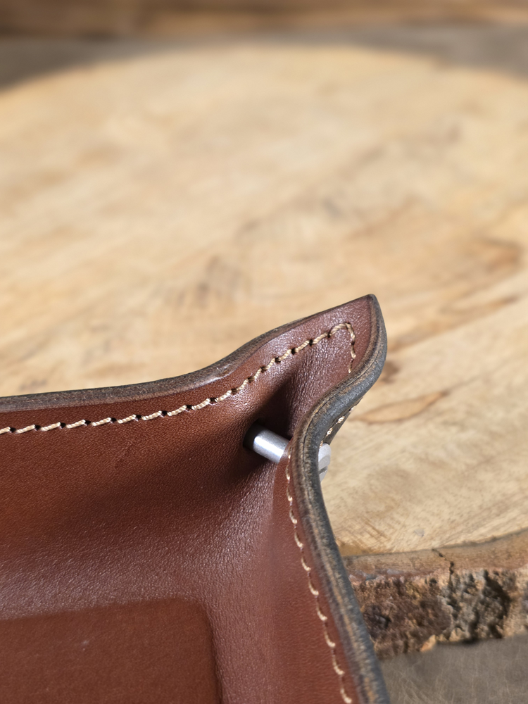 Close up shot of valet tray corner, showing heavy duty nickel matte chicago screw corner attachment.